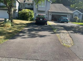 569 Highwood Cir, Albany, NY 12203