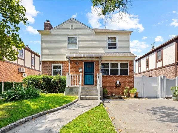 (undisclosed Address), Fresh Meadows, NY 11366