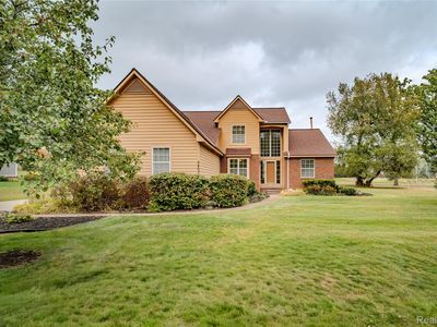 2403 Sandlewood Dr, White Lake, MI, 48383