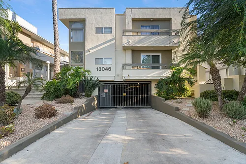 13046 Moorpark St #204 Photo 1