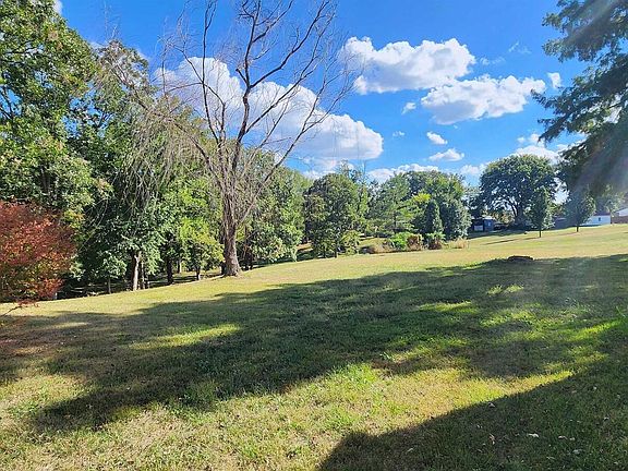 5th image of 210 E Old Plank Rd