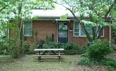 Building Photo - 112 Isley St