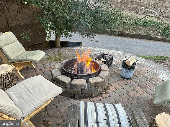 4th image of 1850 Brooks Rd