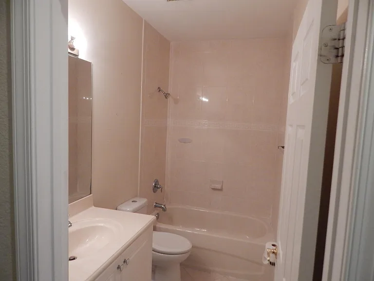 8444 SW 29th St — Photo 9