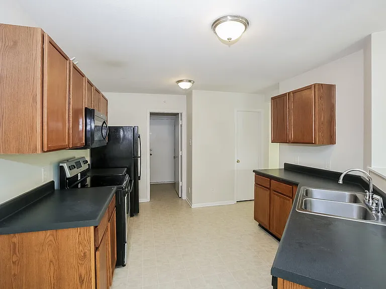 7322 Fox Point Dr — Photo 9