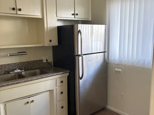 423 N El Molino Ave APT 3, Pasadena, CA 91101