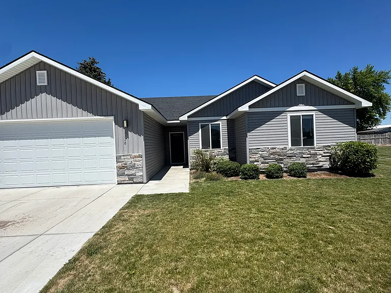 1116 Jade Dr — Photo 1