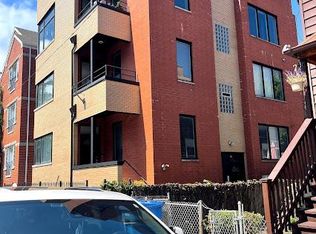 1530 W Fry St #1F, Chicago, IL 60642