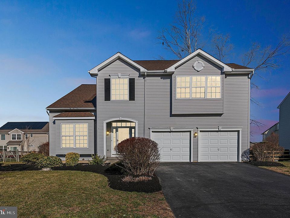 1st image of 19 Primrose Dr