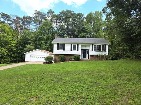 414 Oak Ridge Dr, Mount Airy, NC 27030