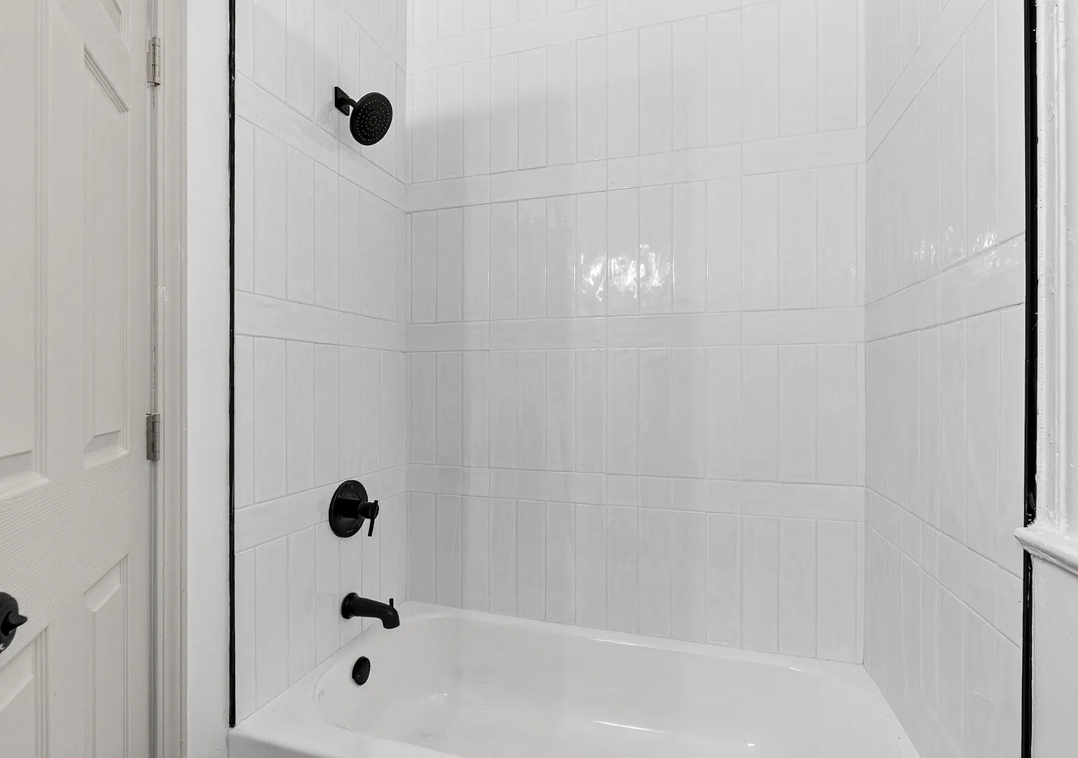 920 Bates St — Photo 3