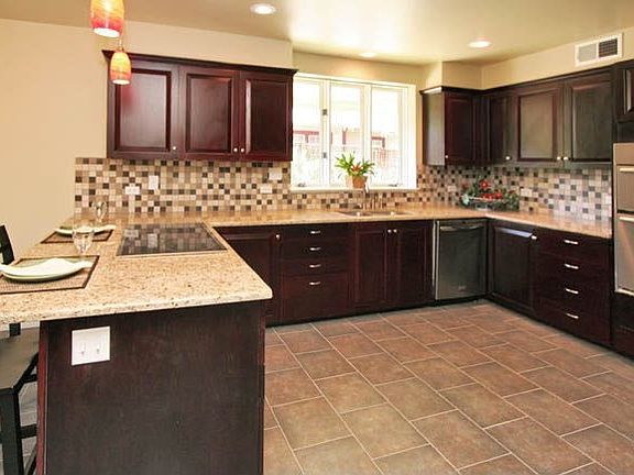 4th image of 318 E Melrose Dr