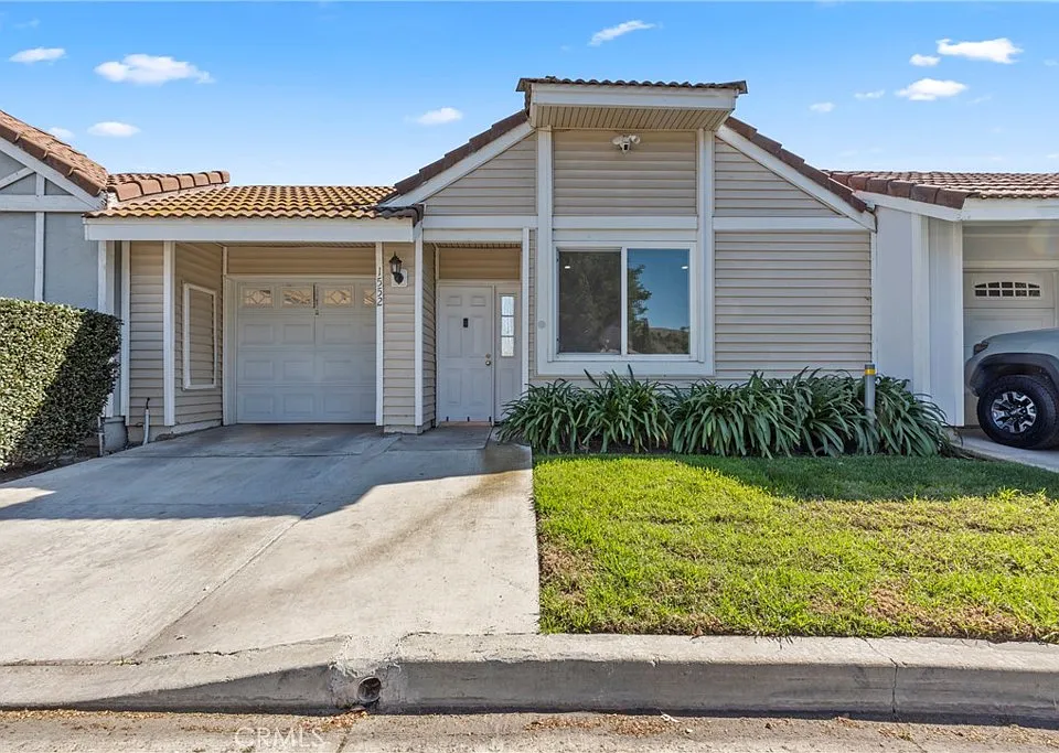 1552 Club Dr