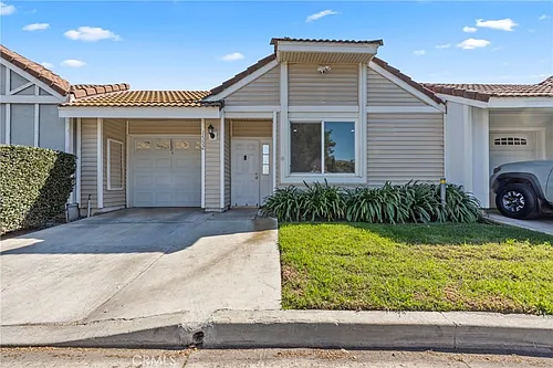 1552 Club Dr Photo 1