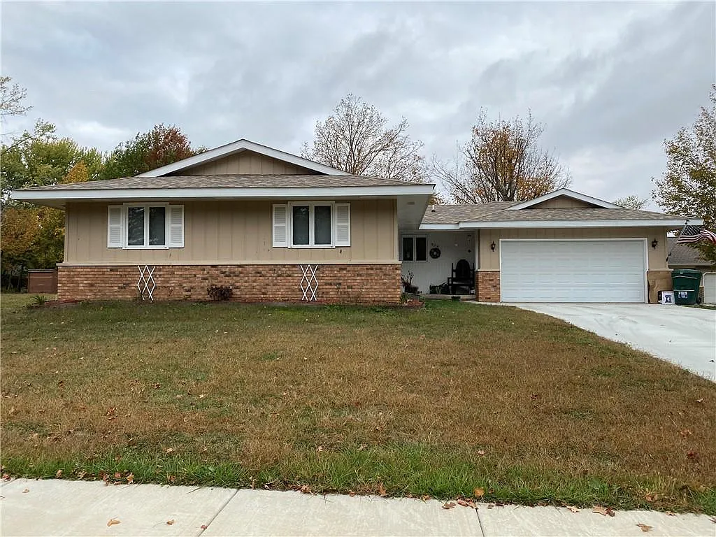 906 Oakcrest Dr photo 1