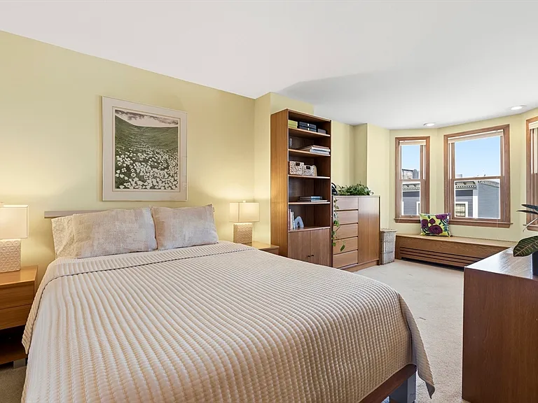419 E 3rd St #3 — Photo 7