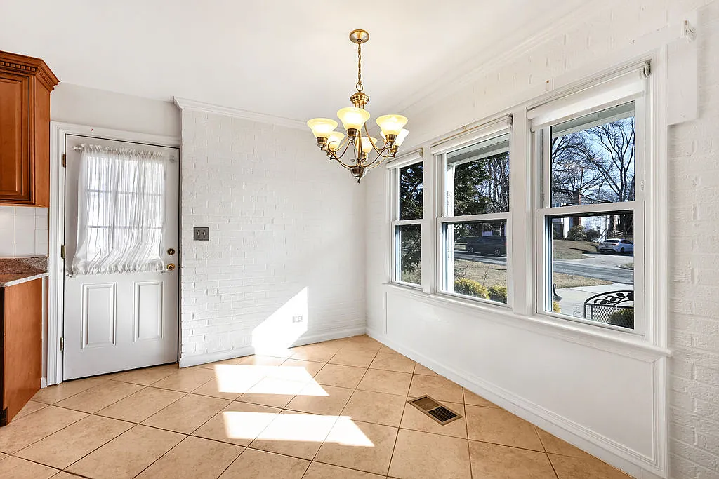 4 bed, 2376 sqft, $3,800 — Photo 4