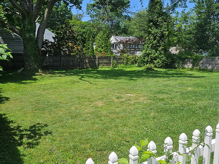 320 Strathmore Ave — Photo 18