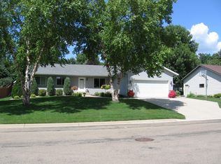 1526 Springwood Ln, Faribault, MN 55021