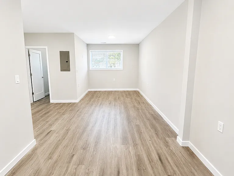 145 Hawthorne St — Photo 14