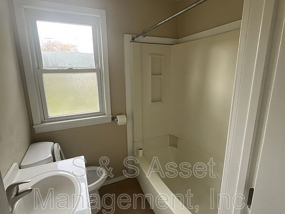 4th image of 3231 Westmont Ave