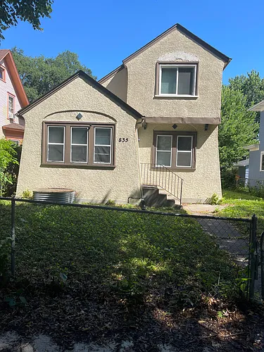 835 Sherburne Ave Photo 1
