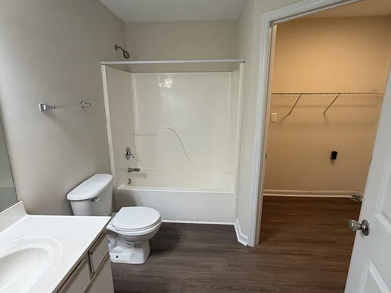 Wyndfall Apartments — Photo 16