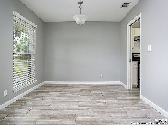 4th image of 7418 Midcrown Dr