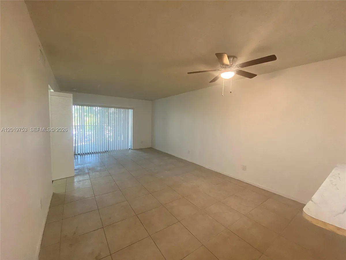 Building Photo - 3410 Foxcroft Rd #206