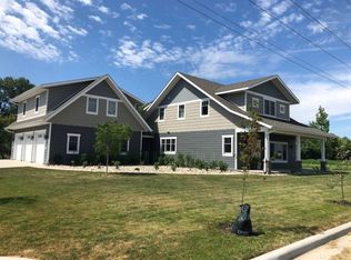 718 Park St, Bottineau, ND 58318