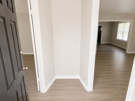 3rd image of 826 Fort Hill St #1