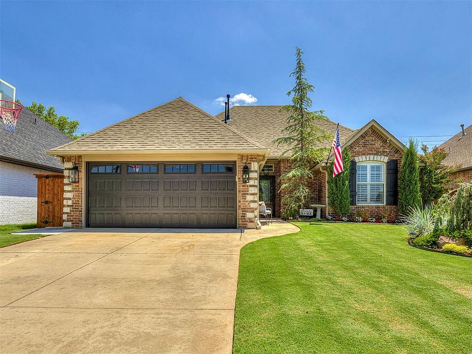 1st image of 12216 Oak Grove Dr