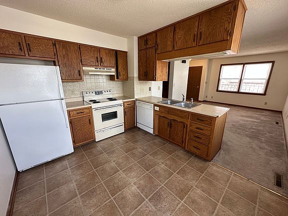 2nd image of 402-408 E North St #5b69476a7