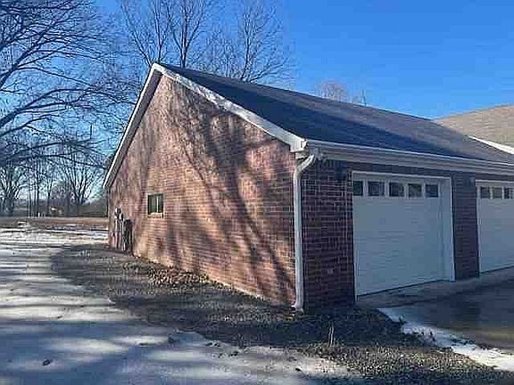 3rd image of 5083 Robertson Gin Rd