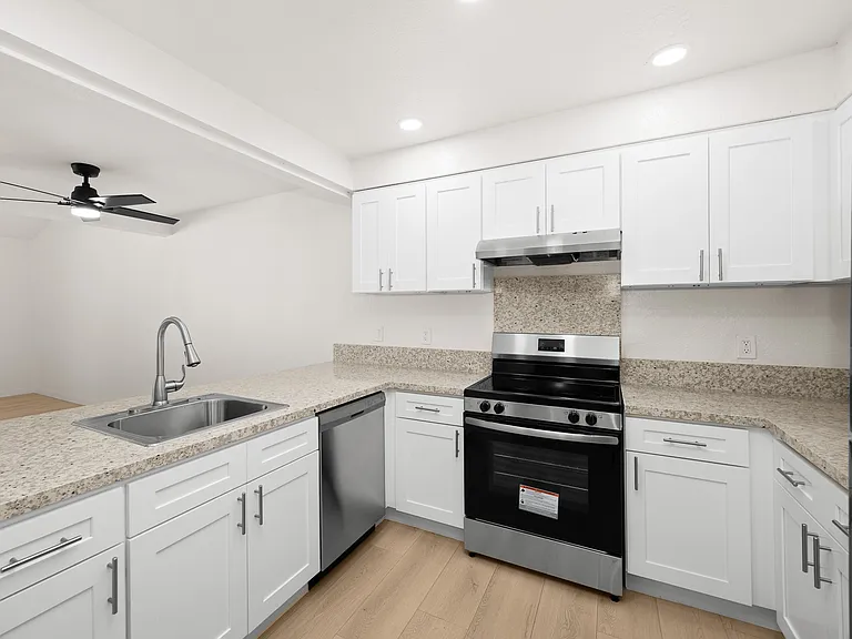 Cambridge Garden Apartments — Photo 12