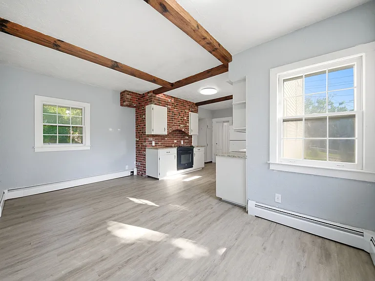 7 Wilson Ave — Photo 2