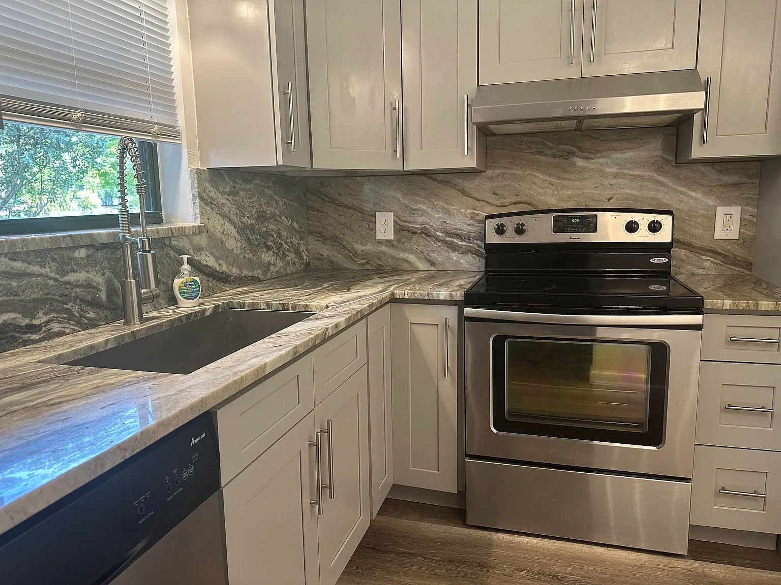 2 bed, 2.0 bath, 858 sqft, $2,000 — Photo 3