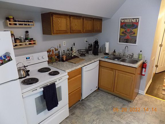 3rd image of 566 W Short St APT C