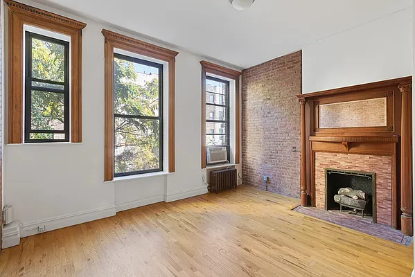 Rented by R New York | media 21