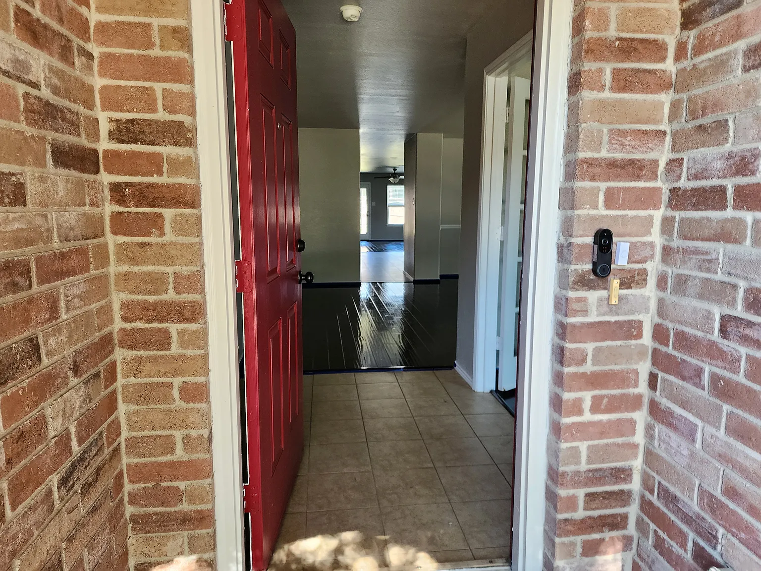 4 bed, 1868 sqft, $2,300 — Photo 2