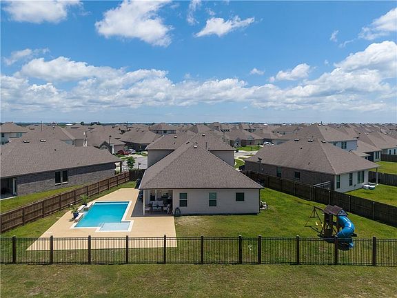 4th image of 813 Bent Cypress Ln