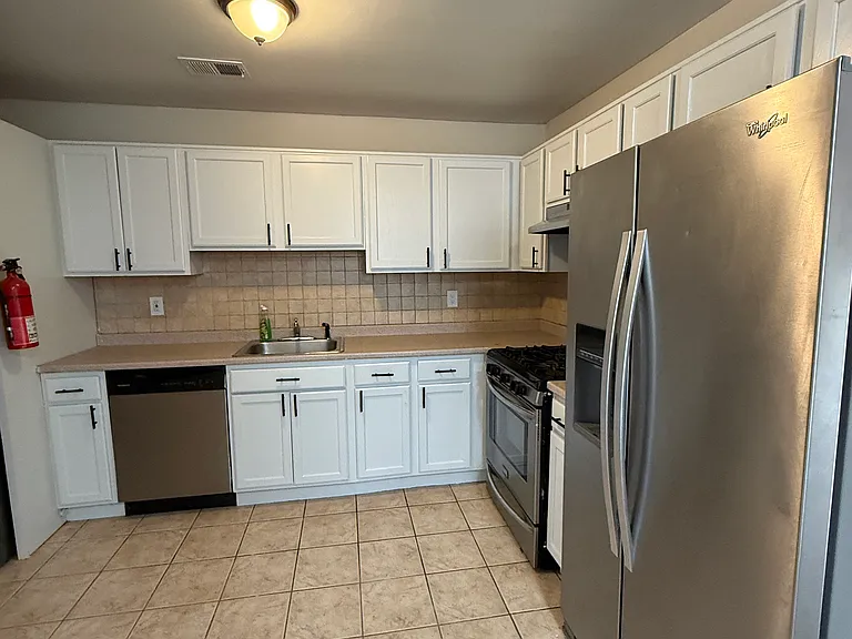905 Olive St #1 — Photo 4
