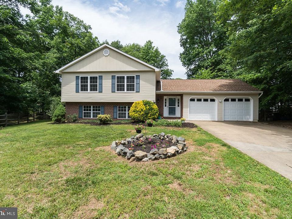 1st image of 2 Sweetbriar Ct