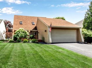 286 Brockmoore Dr, East Amherst, NY 14051