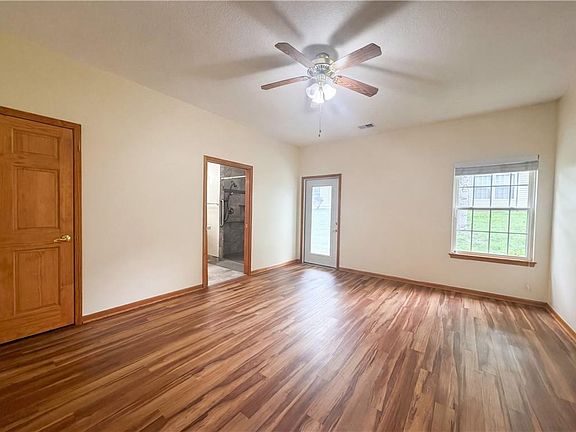 4th image of 8331 Greeley Ave