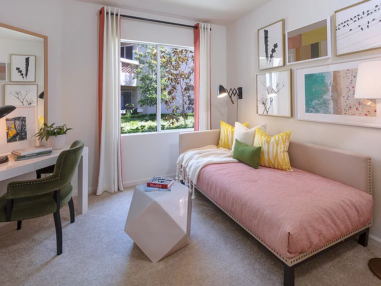 Vista Real Apartment Homes — Photo 12