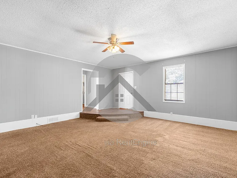 108 Robin Ln — Photo 4