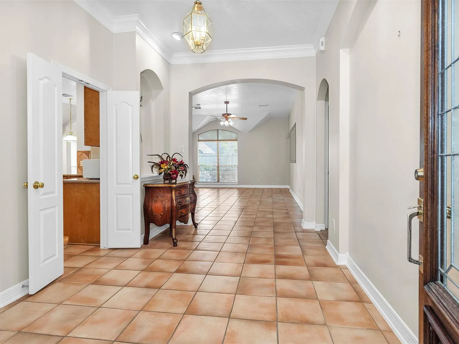 4 bed, 2.0 bath, 2599 sqft, $3,750 — Photo 3