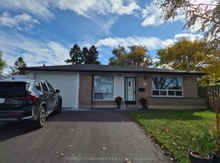 15 Nymark Ave, Toronto, ON M2J 2G8