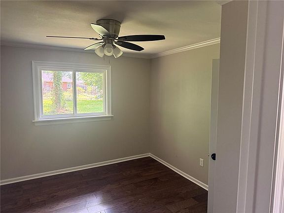 3rd image of 4554 Hollywood St